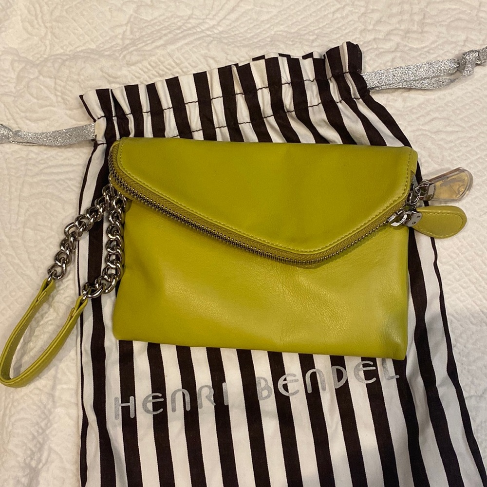 Henri Bendel adorable green wristlet with striped Henri Bendel dust bag